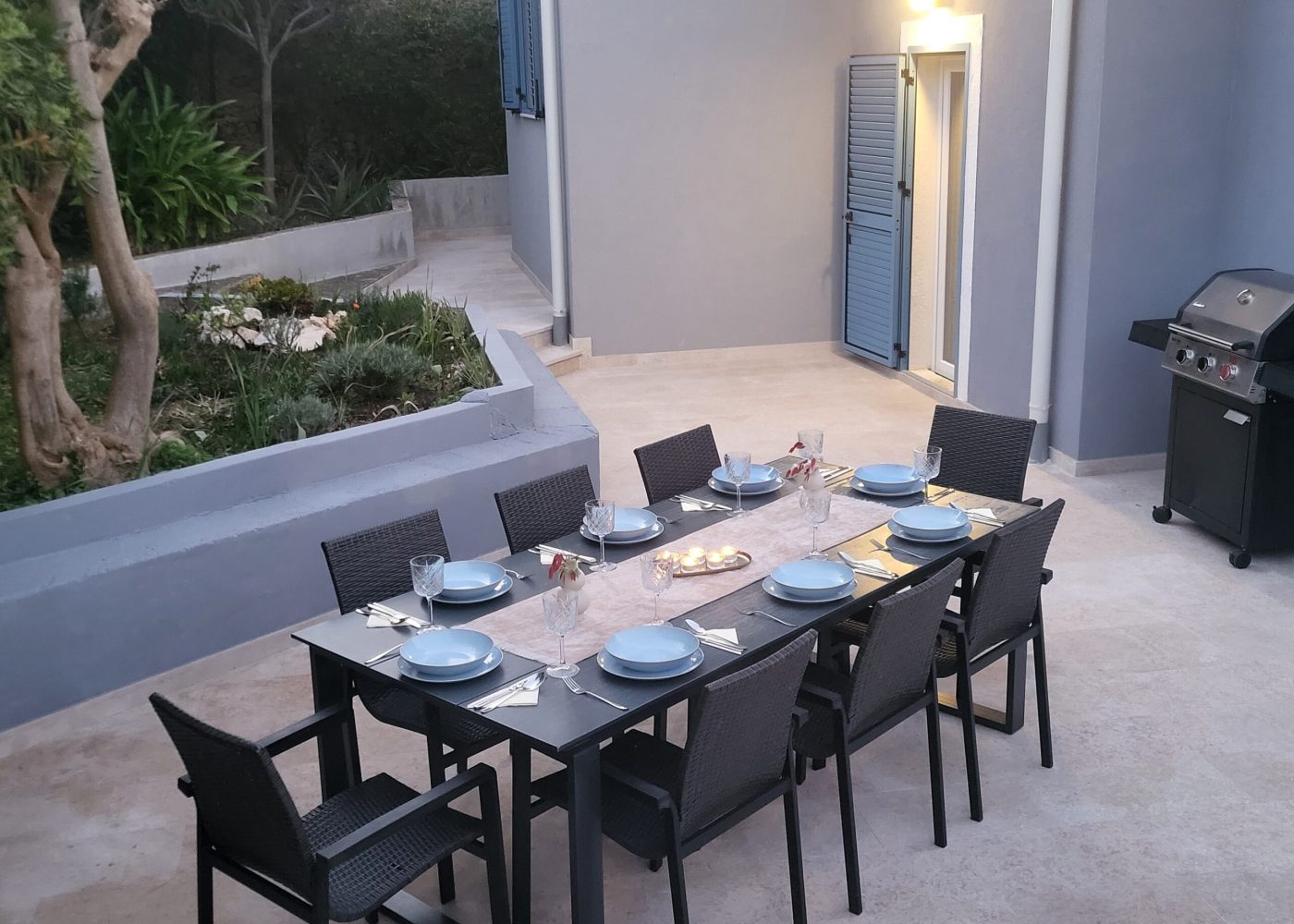 Große Terrase für Spaß mit Freunden