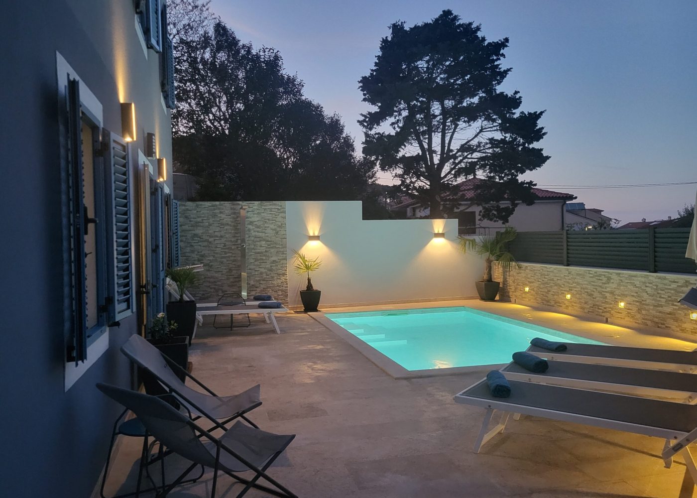 Pool auch bei Nacht mit Beleuchtung